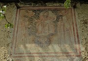 78 Un antico affresco con Madonna,  Bambino e Santi 
